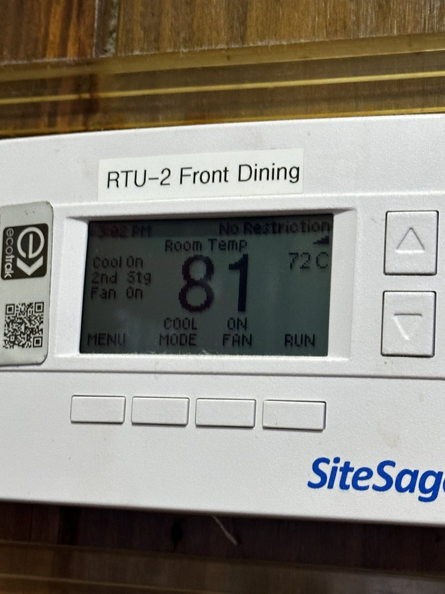 jared13228177's tweet photo. @MillersAleHouse what are you doing as a company? The Millers Ale House (#4) in Ocala has had broke air conditioners for months! This is unacceptable and you’re loosing business. I am a regular here and I know people that refuse to come in! It’s 81 degrees inside! Health issue! https://t.co/SRKNgpx8X3