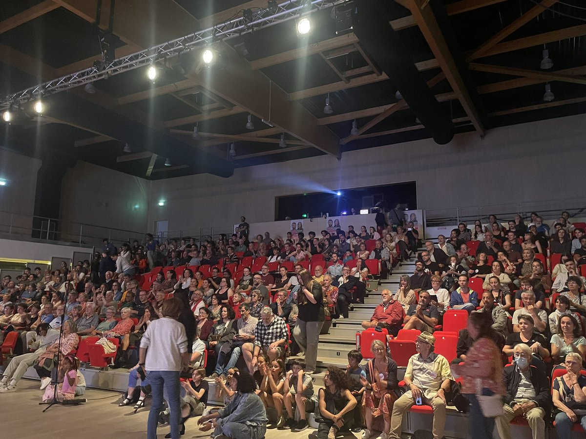 LFI9108's tweet photo. 400 personnes présentes pour assister au meeting de Bérenger Cernon (@slappy_w) et Céline Ciéplinski (@CelineCiep) ! 

Voilà une fin de campagne qui donne de l’espoir ! https://t.co/2uyxrLsxCv
