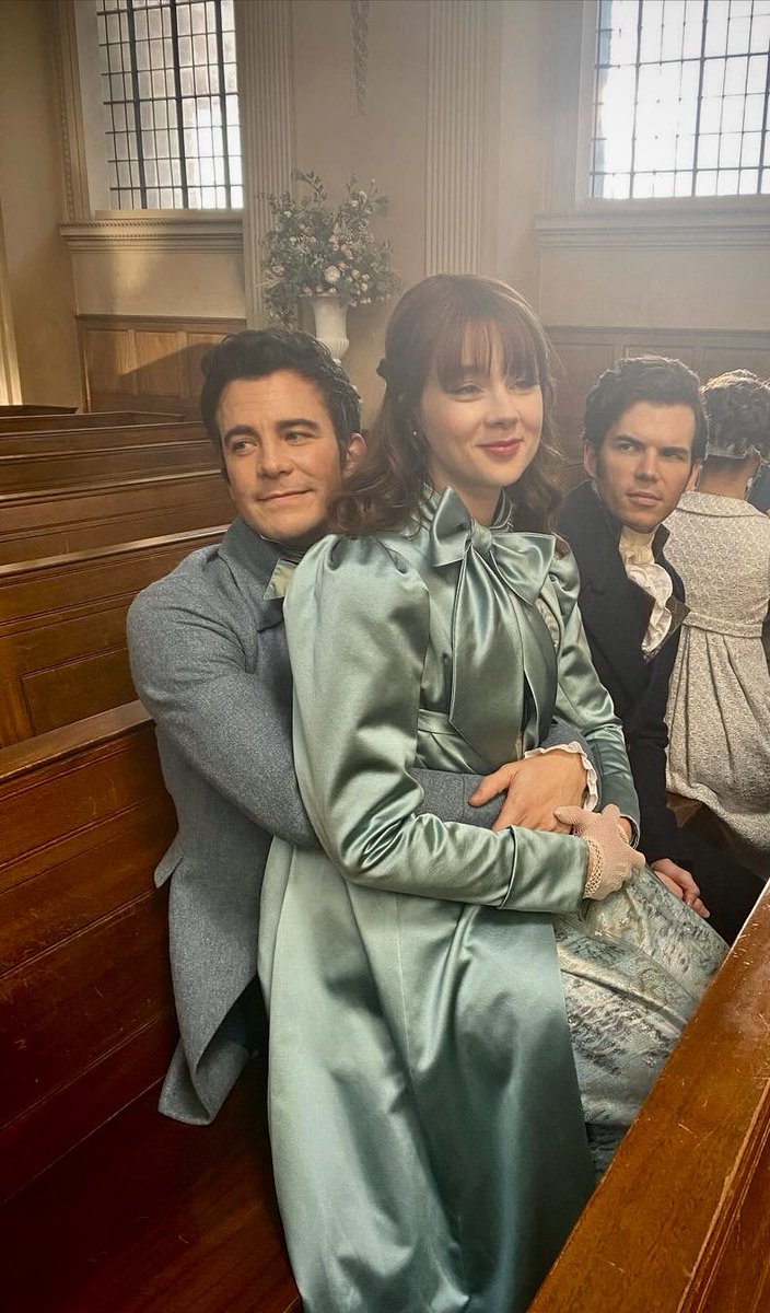 ilceyskid's tweet photo. luke newton third wheeling claudia and luke thompson is the funniest thing ever https://t.co/5DooWXBaNd