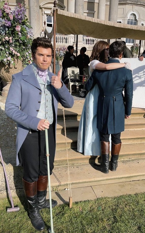 ilceyskid's tweet photo. luke newton third wheeling claudia and luke thompson is the funniest thing ever https://t.co/5DooWXBaNd