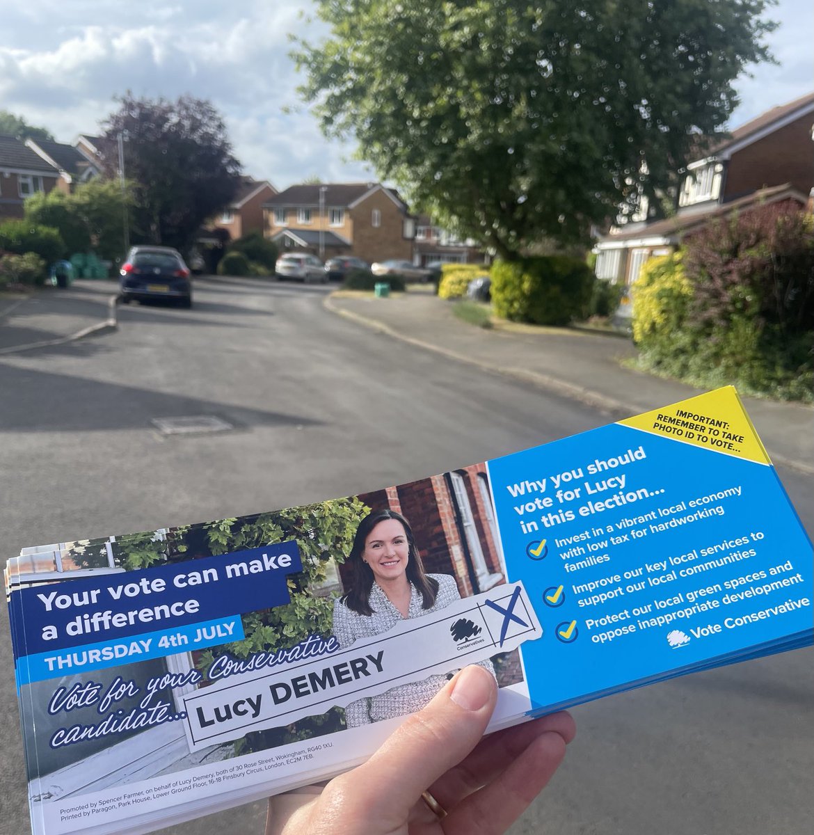 Still time to vote for <a href="/LucyDemery/">Lucy Demery</a> in #Wokingham - pleased to speak to a  resident this evening who has already had a chance to meet her. She will be a visible MP.