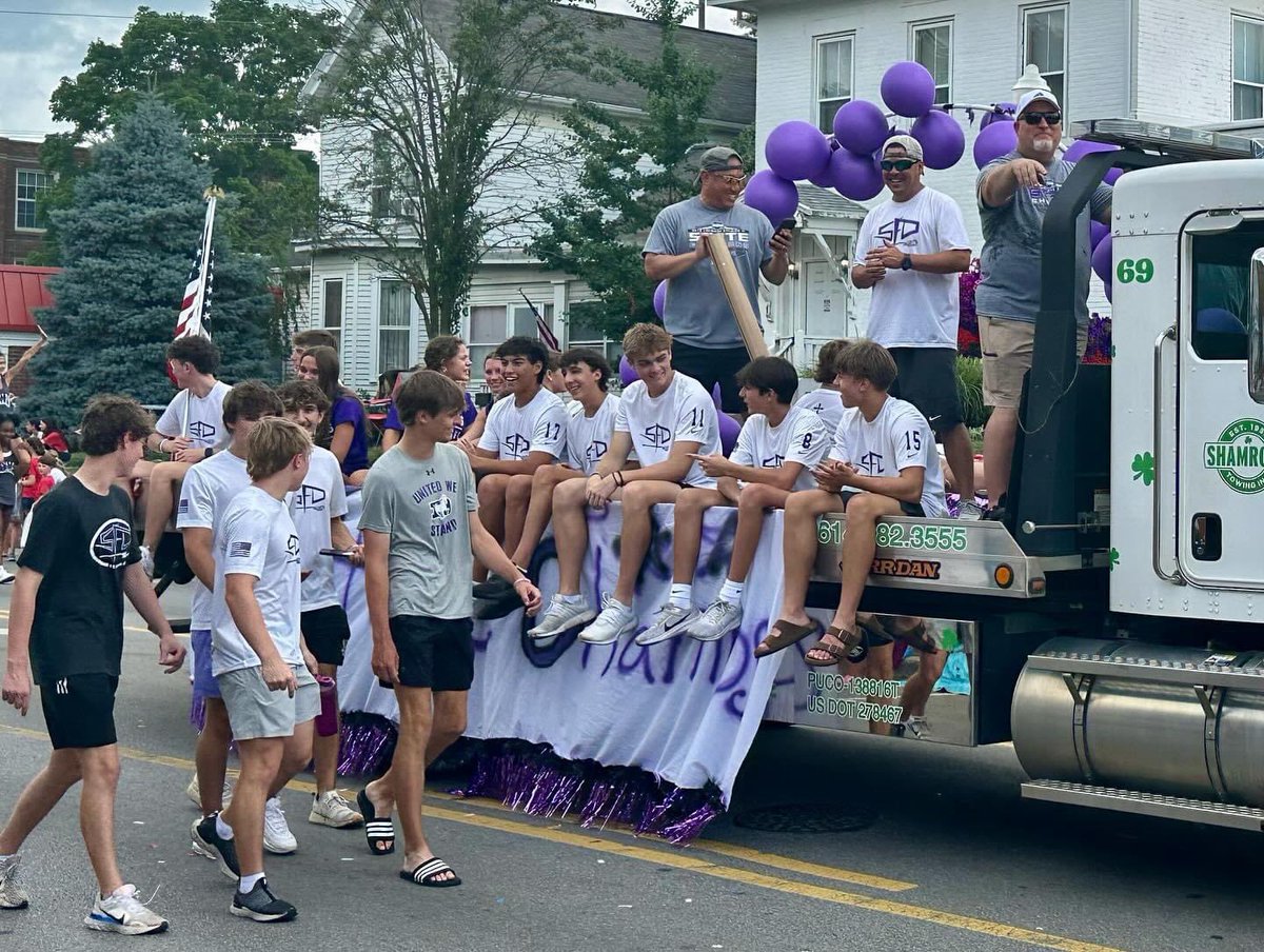 Happy Independence Day from our 2023-2024 State Champions! 🇺🇸