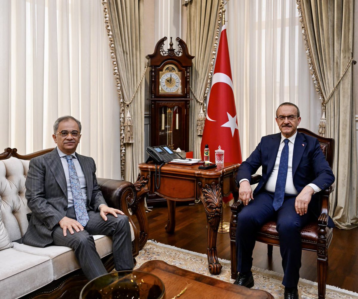 hayribaracli's tweet photo. Kocaeli Valimiz Sayın Seddar Yavuz'u ziyaretimizde şehrimizde sürdürdüğümüz projelerle ilgili istişarelerde bulunduk. 

Nazik kabulünden dolayı Sayın Valimize teşekkür ederim. https://t.co/bobc2FGEC0