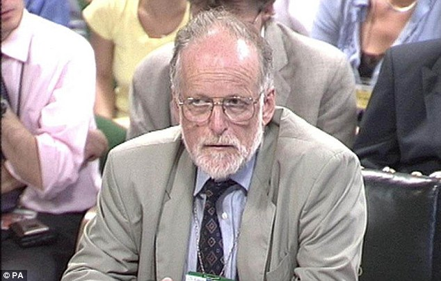 UnityNewsNet's tweet photo. The one on the left gets a well paid gig on Channel 4 gobbing off about the 'far-right' whilst the man on the right was found slumped at the base of a tree with one wrist cut and none of his fingerprints on the pruning knife he supposedly used.

Never forgive and never forget! https://t.co/2FTQyq22JV