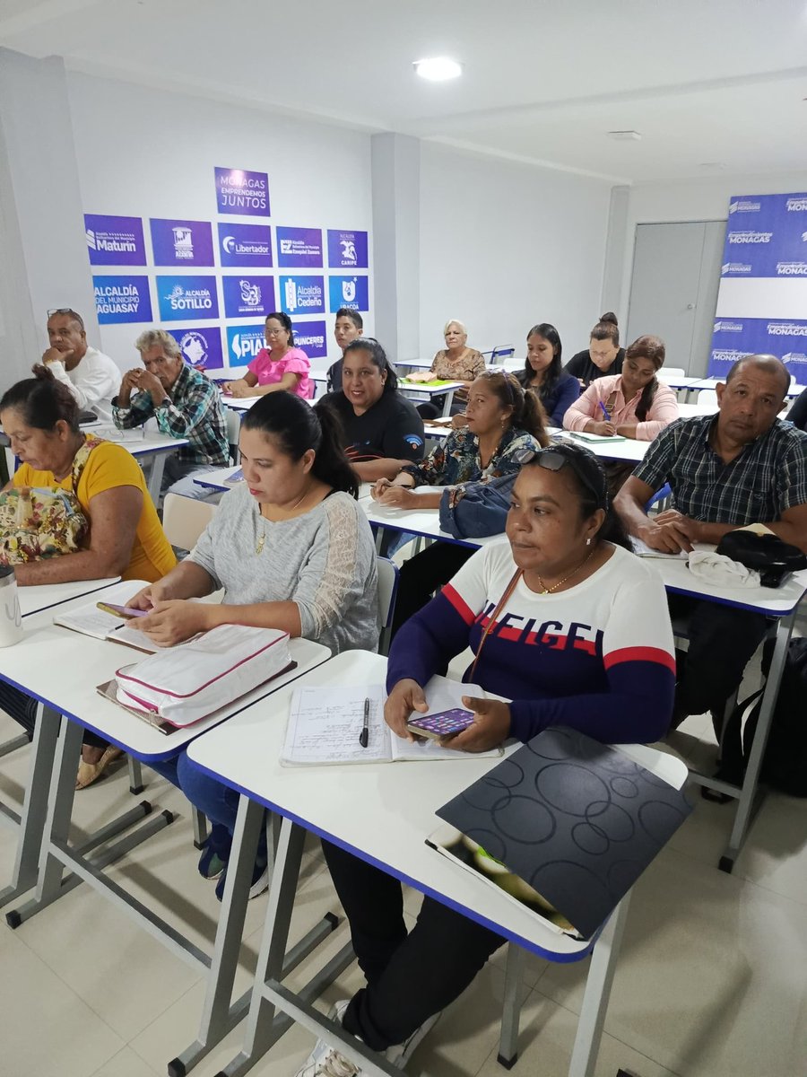Emprendedores de Monagas se capacitan en contabilidad gracias a Fondeem y Emprender Juntos. 📚

<a href="/NicolasMaduro/">Nicolás Maduro</a>
#Monagas #Emprendedores #Formación