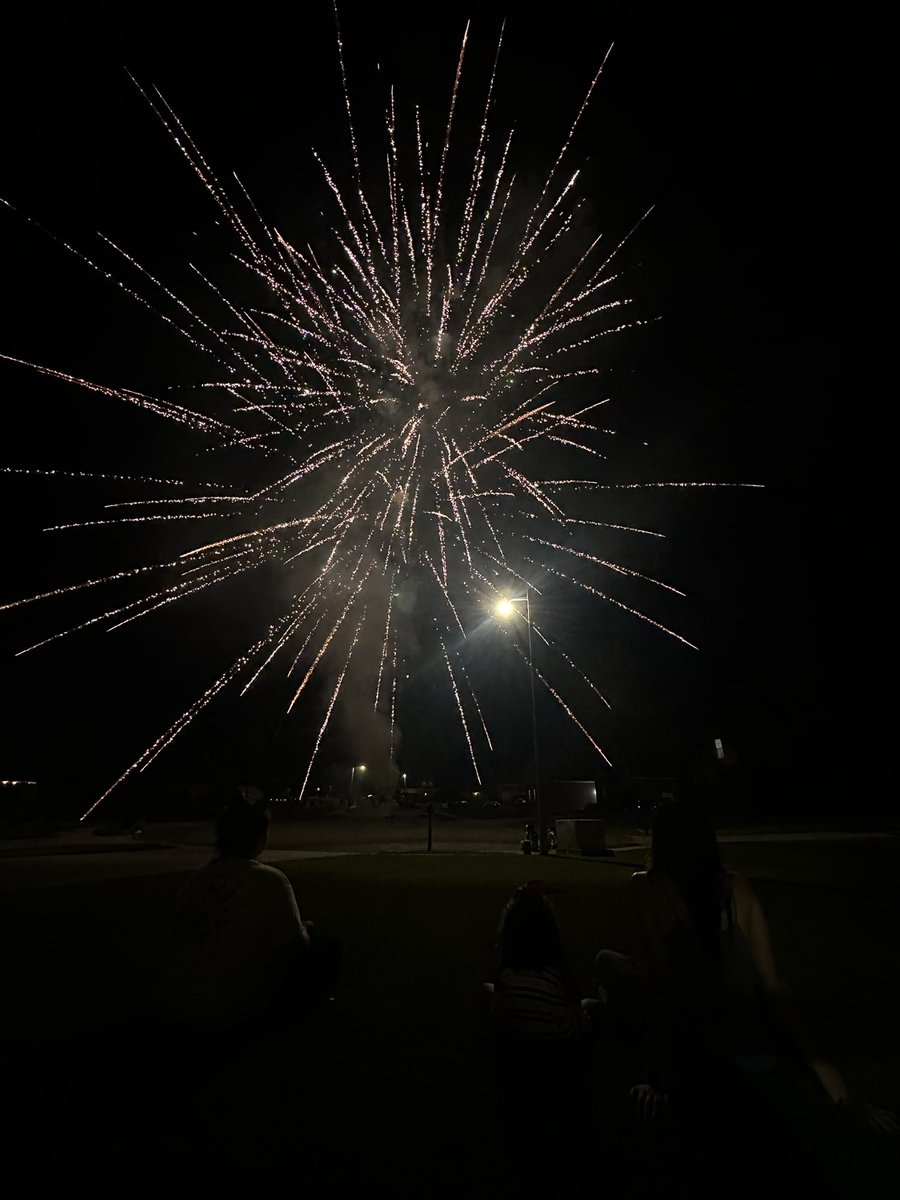 Abone3's tweet photo. Another great firework show! Happy 4th to you all! https://t.co/guwWxfZtej