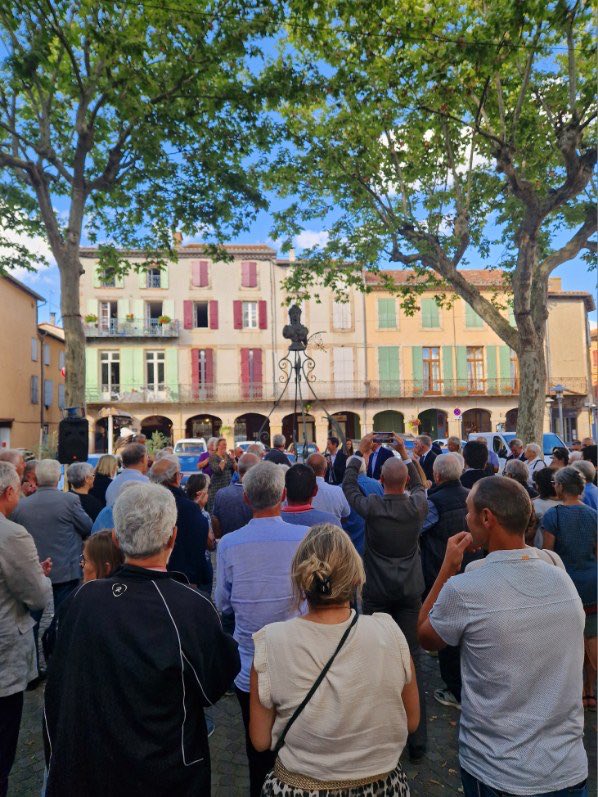 philippefolliot's tweet image. #Realmont symboliquement place de la république au pied  statue #Marianne grand rassemblement autour de ⁦@PBonnecarrere81 et ⁩ ⁦@JulieCapoOrtega⁩ avec ⁦@ClaireFita⁩ ⁦@ramond_christ⁩ et élus et citoyens de # sensibilités pour nos valeurs et amour de la 🇫🇷