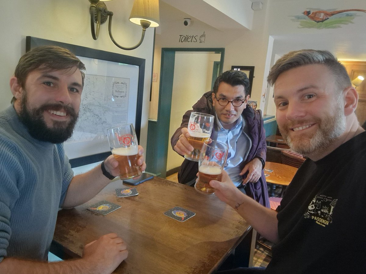 Unexpected pint in The Pheasant with <a href="/RohYakobi/">Roh Yakobi</a> and Chris- cheers to a great campaign, whatever the outcome tonight you should be extremely proud