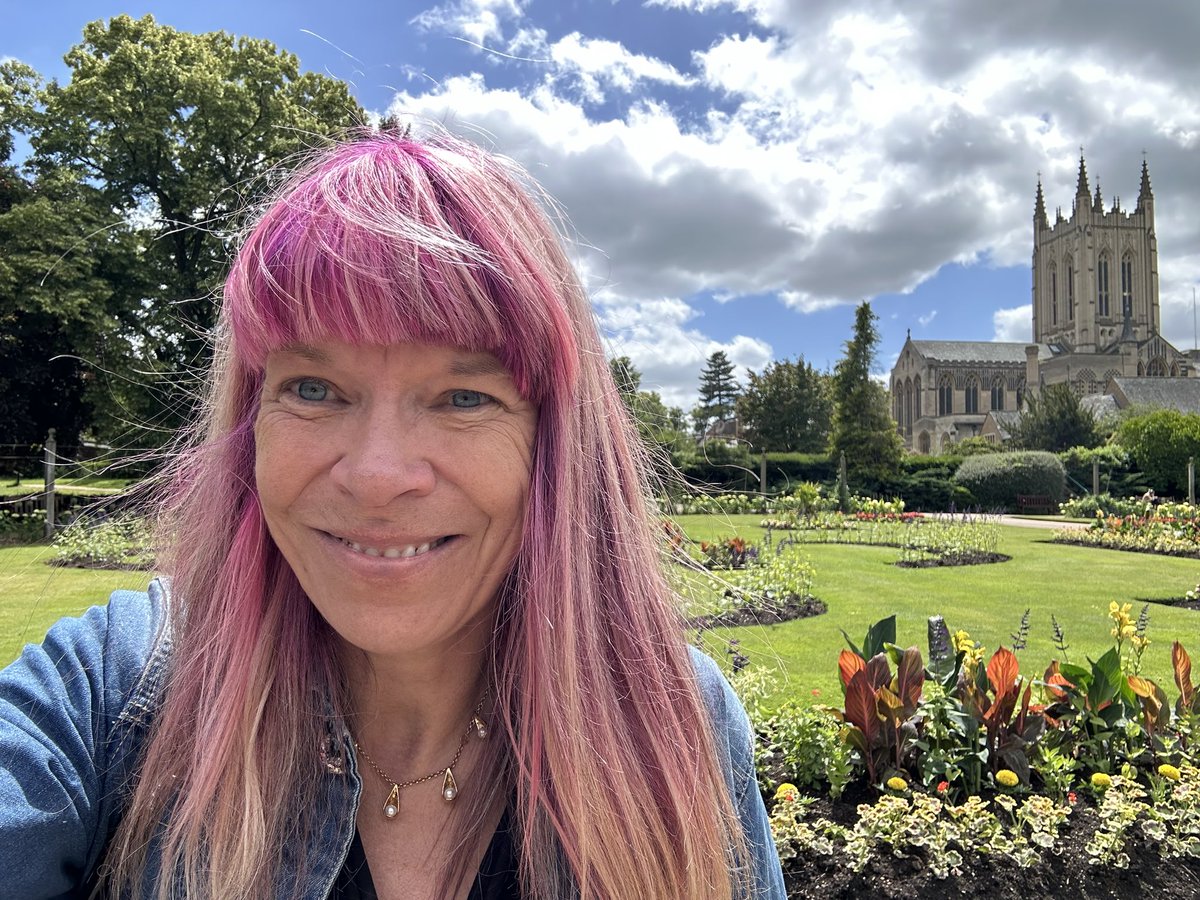 hotstonmoore's tweet image. Lovely day to re-acquaint myself with the Abbey Gardens for a stroll after lunch with colleagues. Even better than I remember! #burystedmunds #forensicaccountant #summertime