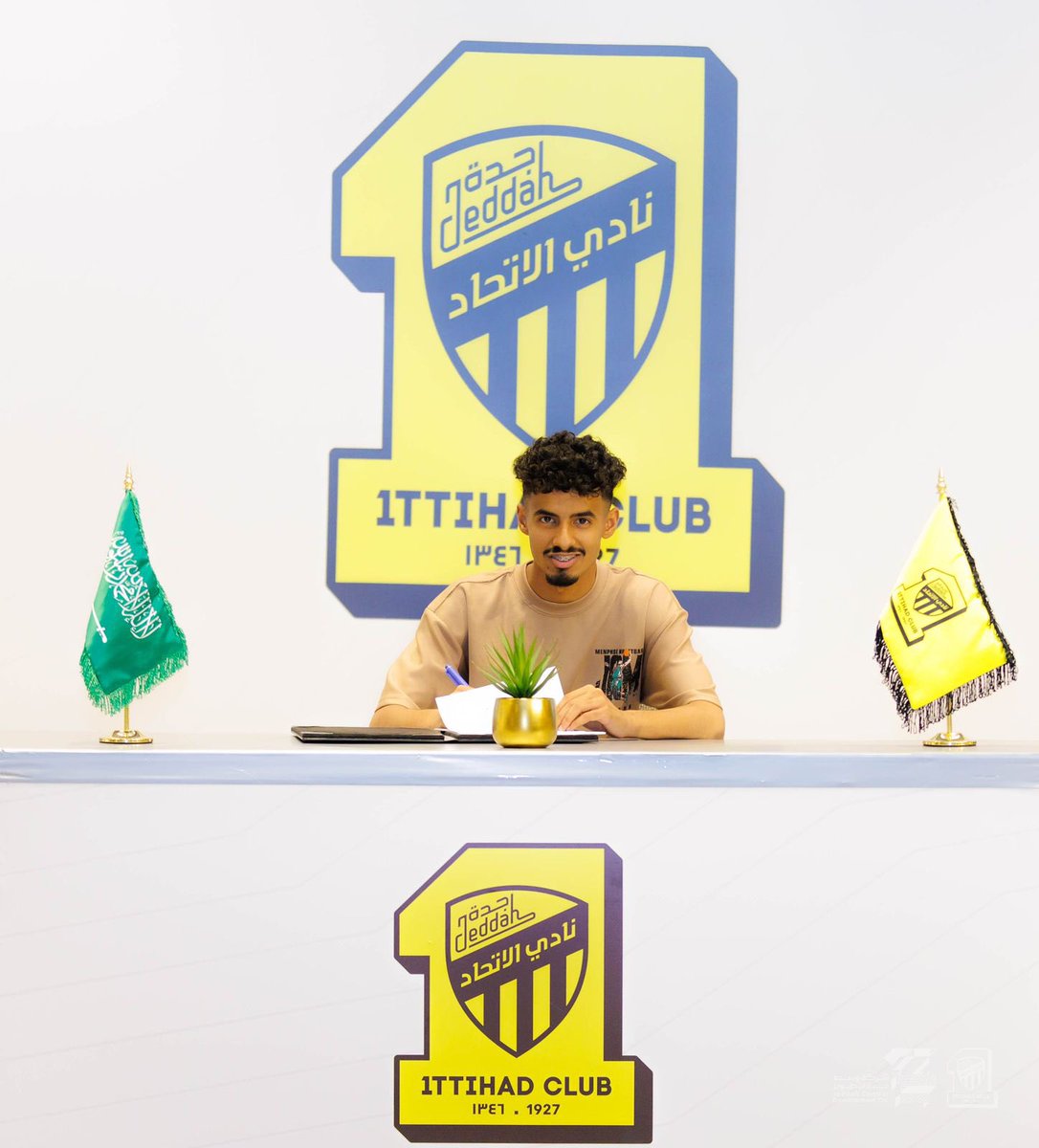 THzazi10's tweet photo. @ittihad 

الحمدلله تحقق اليوم حلمي بتمثيل نادي الاتحاد هذا الصرح الشامخ منذ تأسيسه.
أشكر إدارة النادي على ثقتها ،  اتمنى أن أكون على قدر تطلعات جماهير الاتحاد العريضة 💛🖤 https://t.co/Z8hj0jQ17D