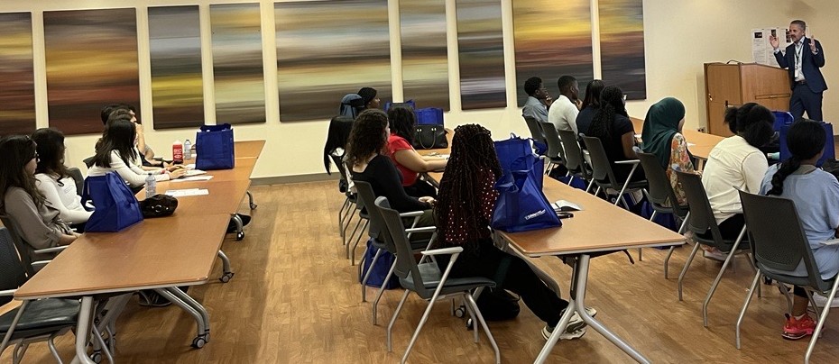 UHNSTEMPathways's tweet image. Meet our summer high school research students @UHN! These incredible students will be assisting research teams across UHN and we look forward to getting to know them better through our summer internship program. 💡