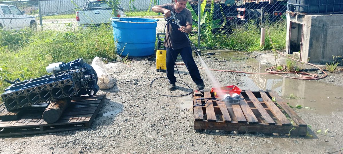 GmbnbtY's tweet photo. #4Jul|| Trabajadores adscritos a la #GMBNBT enmarcados en el Plan de Mantenimiento Preventivo, Correctivo de los Vehículos y maquinarias realizan la recuperación de camión volteo 182 con el fin de continuar brindando la mayor atención al pueblo.

@NicolasMaduro 
@GRaulparedes https://t.co/dn5RMf9fQY