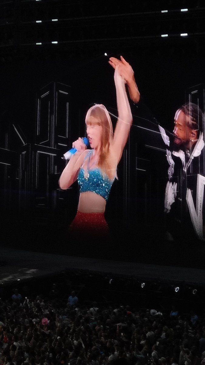 Its blue and reddddd!!!!

#AmsterdamTSTheErasTour