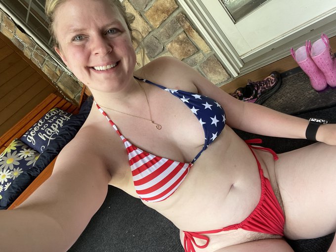 4$ sale on my vip for the 4th!!  Happy 4th of July!! https://t.co/Zz7Z5z8ESn