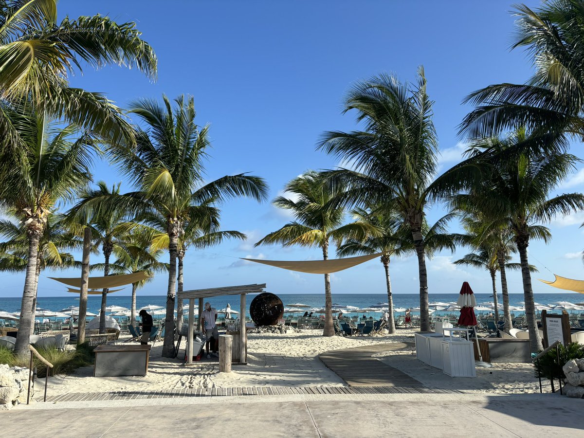 Ise12's tweet photo. Happy 4th from Bimini, Bahamas!! 😎🇺🇸🍾🚢🎆🏖️ https://t.co/CVw8zD9E2n