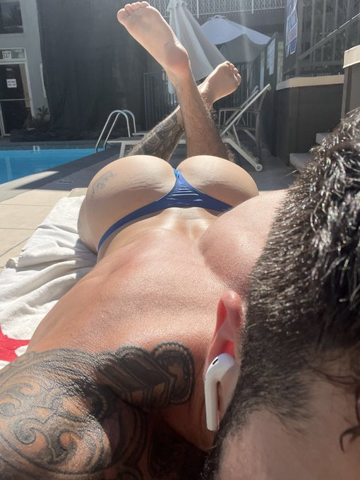☀️🍑👑 https://t.co/lxLAABkE5e<a href="/tag/citycinderella"class="tags"><span>#citycinderella</span></a>