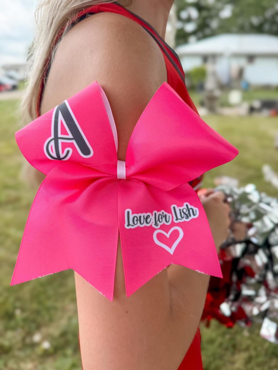 SHSCheerGeneral's tweet photo. Sending our love to Senior Cheerleader Alicia! 💕🎀💗 https://t.co/PpGXZZ5sGJ