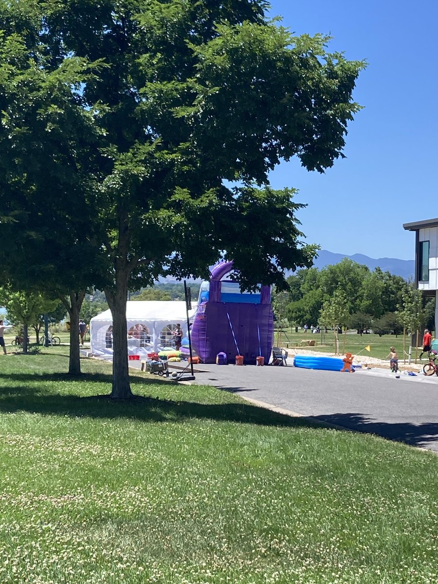 biculturalbrokr's tweet photo. People love closing streets to other drivers so their kids can move freely & safely. #DenverDays https://t.co/09M4AIuKvg