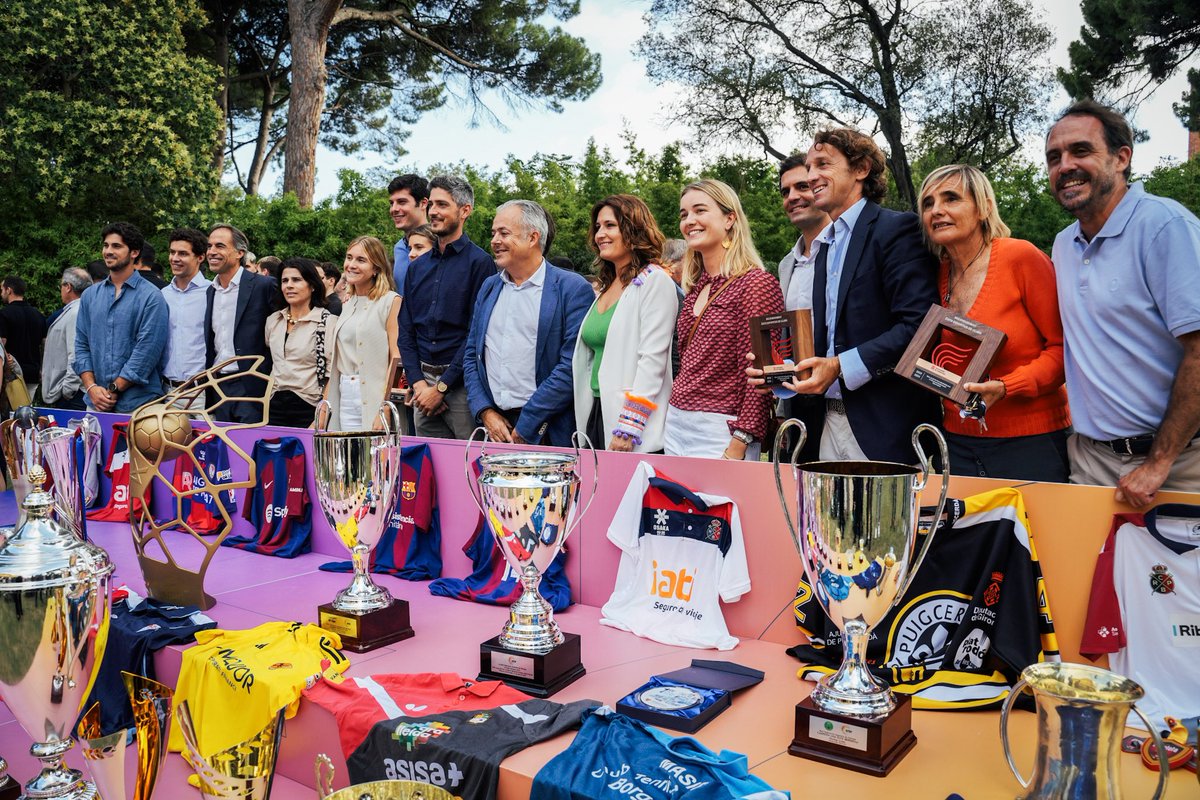 🙌 #CATALUNYAPAÍSESPORTIU |  Homenatja als equips catalans que la passada temporada han aconseguit quedar primers i segons en competicions internacionals i estatals. 

☄️ 88 èxits assolits per 44 clubs en 27 esports. 6️⃣2️⃣ equips!

🗞️ govern.cat/gov/notes-prem…