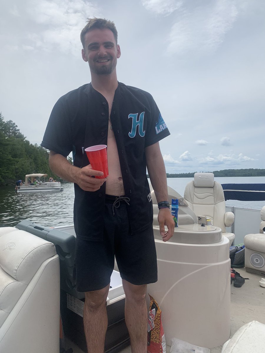 Chris Knowles spotted in a Hanska jersey eyeing a post season return