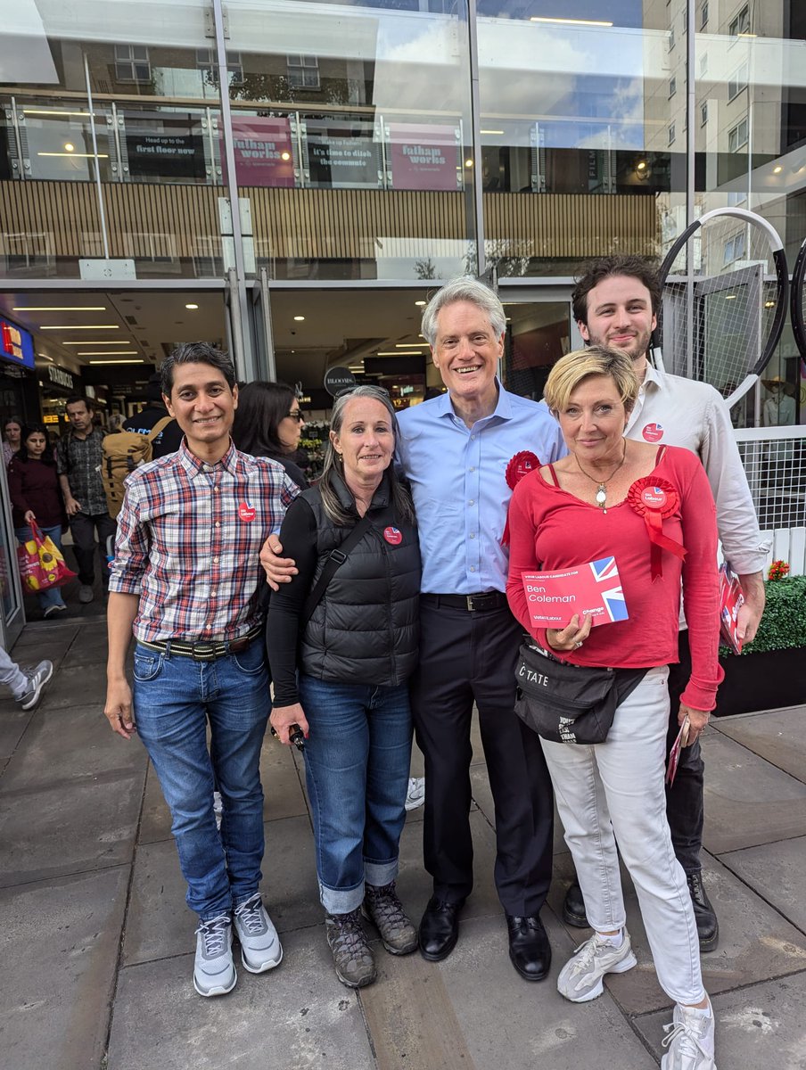 With one hour to go until the polls shut, our amazing Labour teams have spoken to almost 10,000 voters across Chelsea and Fulham today. And we are still going. It really is time for Labour, for change. Let's deliver it! 🌹🌹
