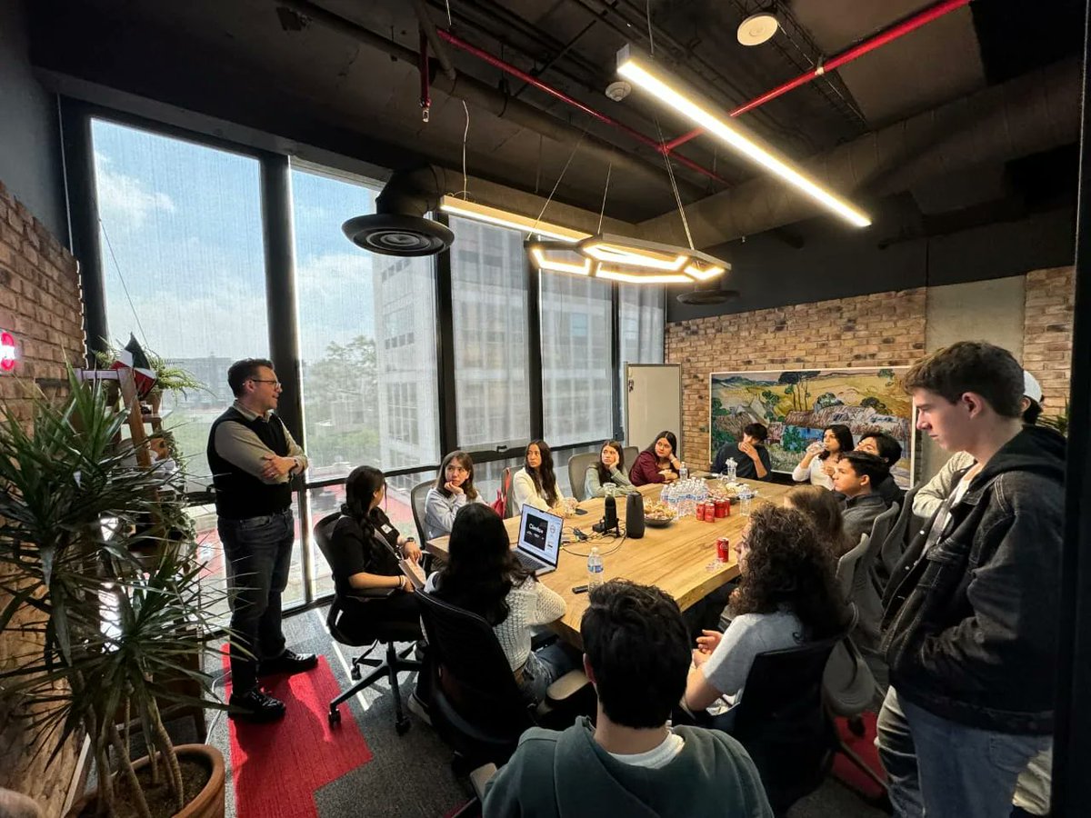 🌟🎓 La Facultad de Empresariales de la <a href="/UPMexico/">Universidad Panamericana Ciudad de México</a> se enorgullece de haber compartido un aprendizaje increíble con los talentosos alumnos de preparatoria del Verano Xperience 2024 junto a la empresa Cliento💼✨ ¡Gracias por ser parte de esta experiencia transformadora! 🚀 #UP