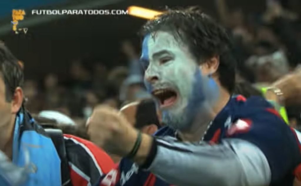 frabigol's tweet photo. REAPARECIÓ EN LA HINCHADA ARGENTINA ESTE TIPAZO https://t.co/GOLEVQhTwe