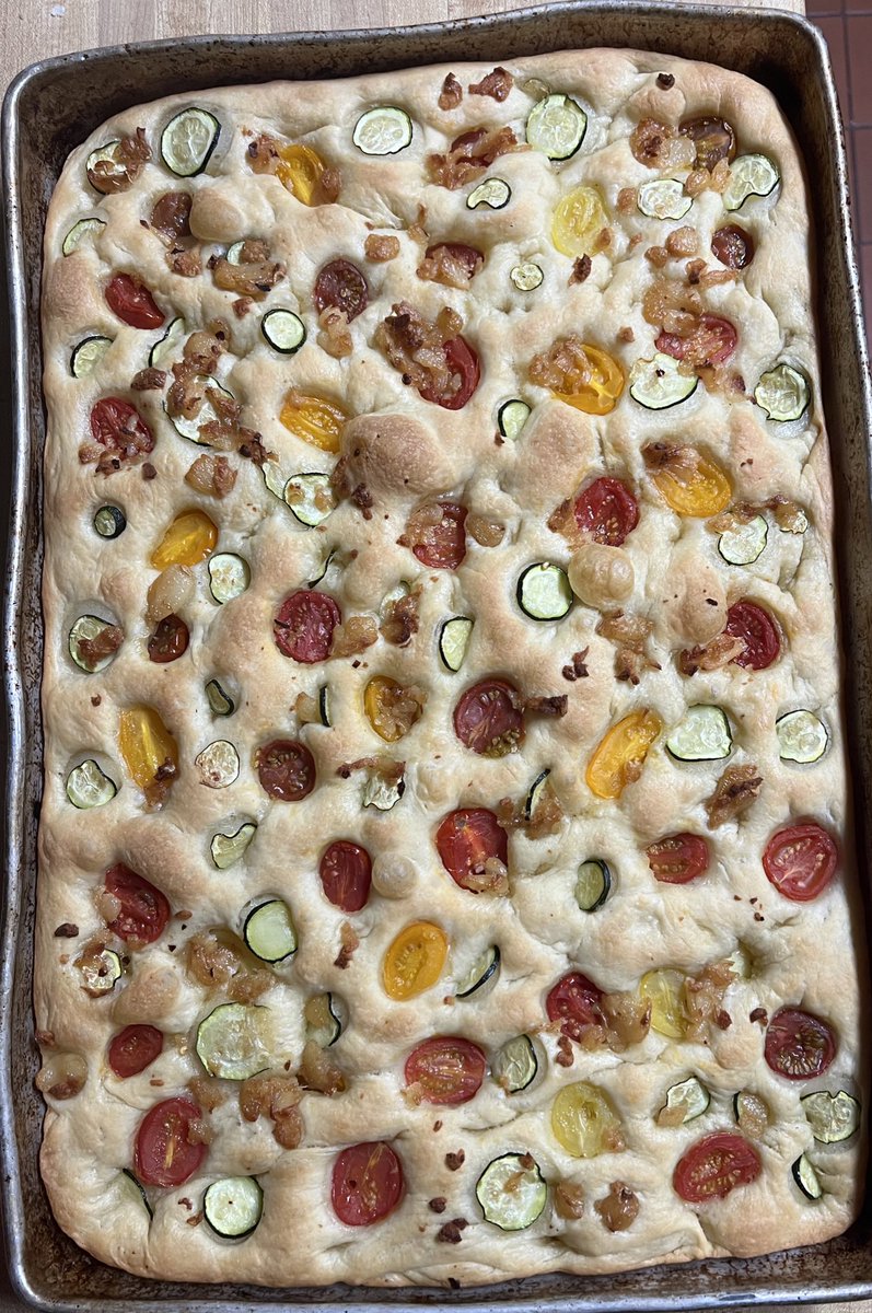 grneyedbillsfan's tweet photo. After the oven she is even more gorgeous!!! Freshly baked and with a sprinkle of Flakey Sea Salt!! #HomemadebyMe #FoodPorn #Yummmm https://t.co/1DxesJxYmP