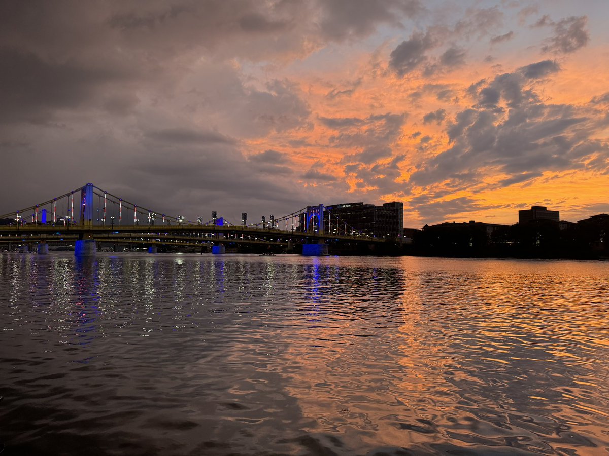 RedPandaSoarin's tweet image. Arrived at #Anthrocon let’s gooooo 👀