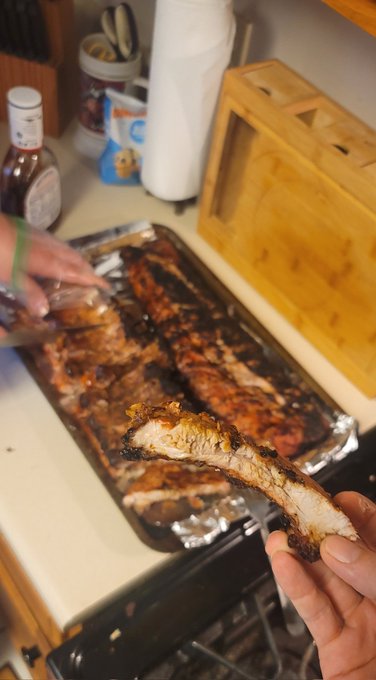 Had a cookout for the 4th :33  They turned out so gd juicy 🥴 https://t.co/iiRTub2OP3<a href="/tag/livestream"class="tags"><span>#livestream</span></a>