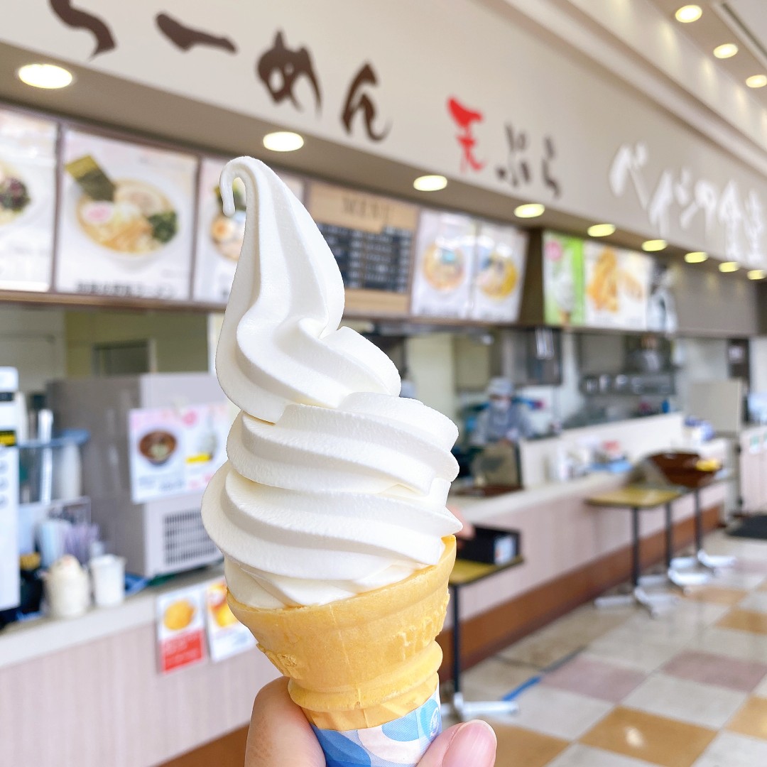 暑いので、サイズ感がちょうどいい。 #100円ソフトクリーム で水分補給