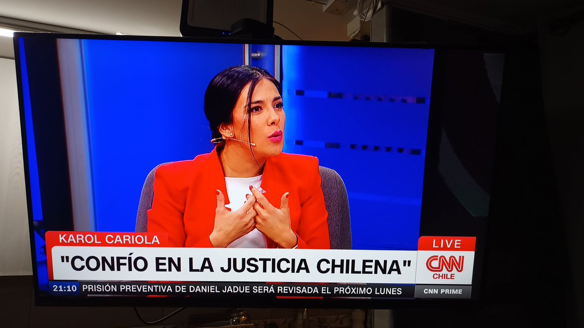 Rolando37262556's tweet photo. Rincón le acaba de preguntar a la comunista renovada @KarolCariola si Jadue tiene en Chile un juicio justo, y si confía en ellos y acá su respuesta plenamente 👇....cerremos por dentro.
Antes andabas como llavero de él, ahora te quedaron gustando los millones del modelo. https://t.co/OkG8COrPiW