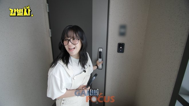 Jeongyeon will be the main MC for the web variety show '감별사' on Youtube channel '감별사'

She will visit the personal space of stars, finding their favourite product and holding offline donation event
gamefocus.co.kr/detail.php?num…

#TWICE #트와이스 <a href="/JYPETWICE/">TWICE</a>
