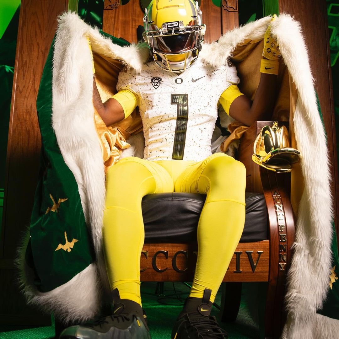oregon__updates's tweet image. QUAAAAACK 5⭐️WR Dakorien Moore has committed to #Oregon ‼️🦆🎆🎇