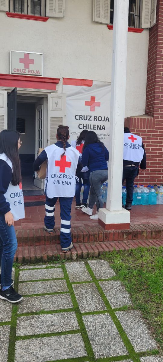 CruzRojaColina's tweet photo. AYUDA COLABORATIVA COLINA 🤝 VIÑA DEL MAR 

Hoy realizamos otra donación a nuestra querida filial de #ViñaDelMar con los insumos, artículos y más que los vecinos de Colina nos hicieron llegar para las personas que sufrieron el terrible incendio en Viña del Mar. 
@CruzRojaChilena https://t.co/tq3ByyxO31