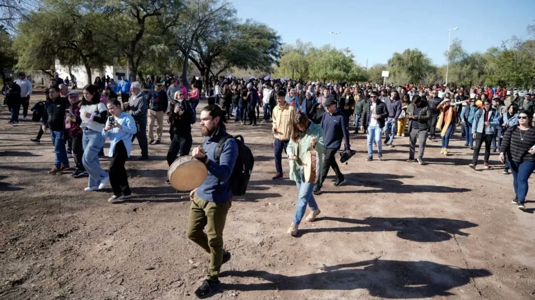 📌 En el 50º aniversario de la partida del Gral. Juan Domingo Perón, se llevó adelante una caminata en el Yacampis, conmemorando su vida y obra y reconstruyendo la huella histórica del movimiento peronista.