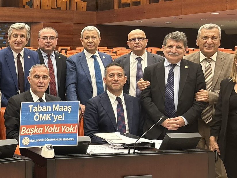 kanko_muhip's tweet photo. Bugün Türkiye Büyük Millet Meclisi'ndeki genel kurul çalışmalarımızı tamamladık.
Milli Eğitim Komisyonu‘nda görüşülmekte olan öğretmenlik meslek kanununun Komisyonundaki görüşmelerine katılarak eğitim emekçisi öğretmenlerimizin sorunlarına yönelik çözüm önerilerimizi belirteceğiz. 
@ogretmensendika @piktesogretmen @piktes_taseron