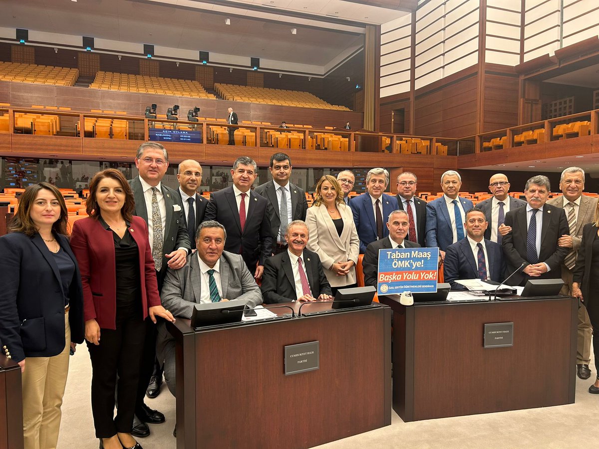 kanko_muhip's tweet photo. Bugün Türkiye Büyük Millet Meclisi'ndeki genel kurul çalışmalarımızı tamamladık.
Milli Eğitim Komisyonu‘nda görüşülmekte olan öğretmenlik meslek kanununun Komisyonundaki görüşmelerine katılarak eğitim emekçisi öğretmenlerimizin sorunlarına yönelik çözüm önerilerimizi belirteceğiz. 
@ogretmensendika @piktesogretmen @piktes_taseron