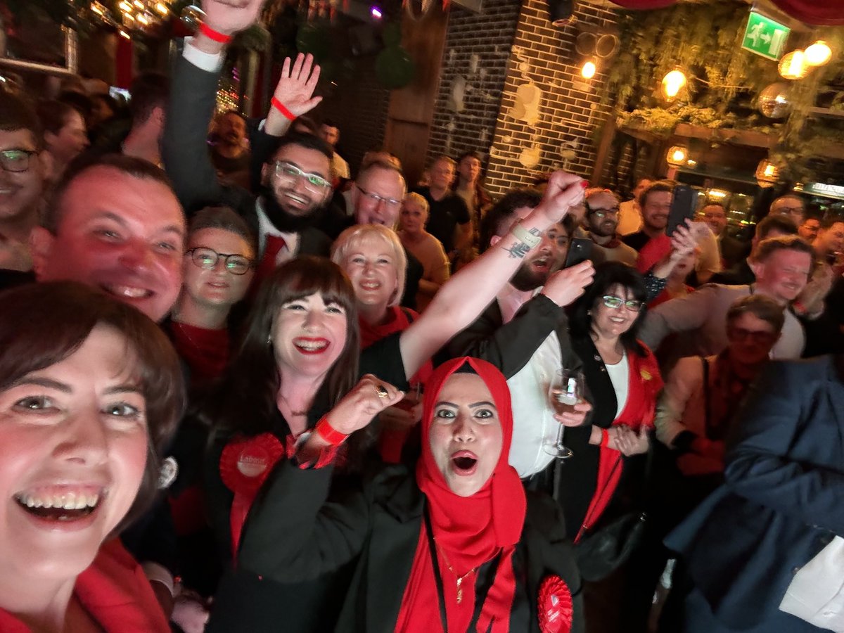LucyMPowell's tweet photo. Scenes in Manchester https://t.co/gO5Y9JRL8A