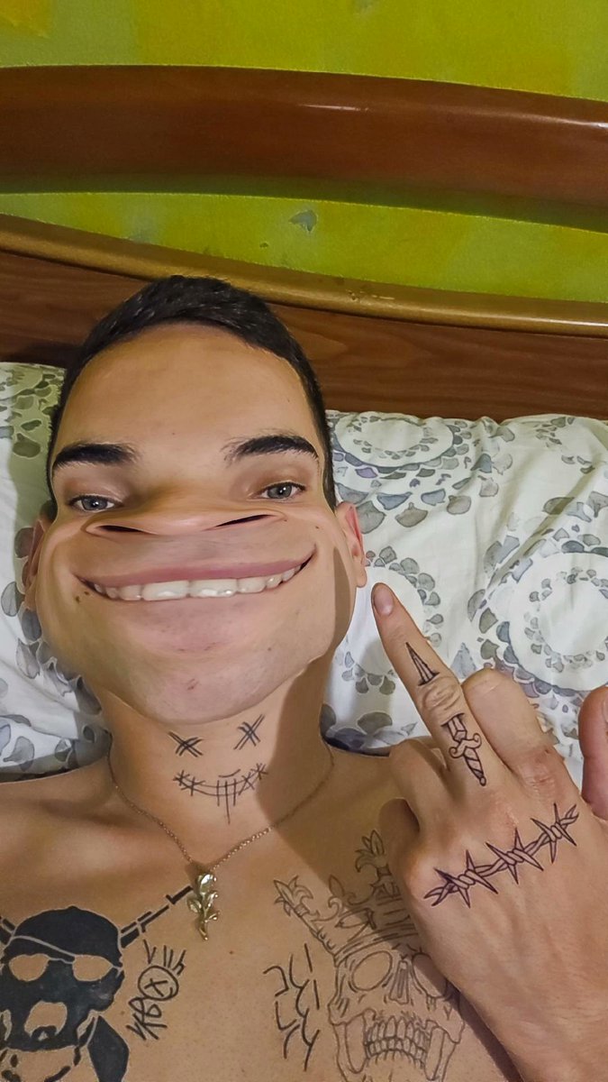 Trole en Spotify tweet media