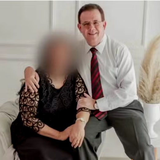 choquei's tweet photo. 🚨BRASIL: Com 457 mil seguidores nas redes sociais, o pastor evangélico Agnaldo Roberto Betti, de 58 anos, foi preso em flagrante por compartilhar vídeos de pornografia infantil. https://t.co/nMrqGFaqpX