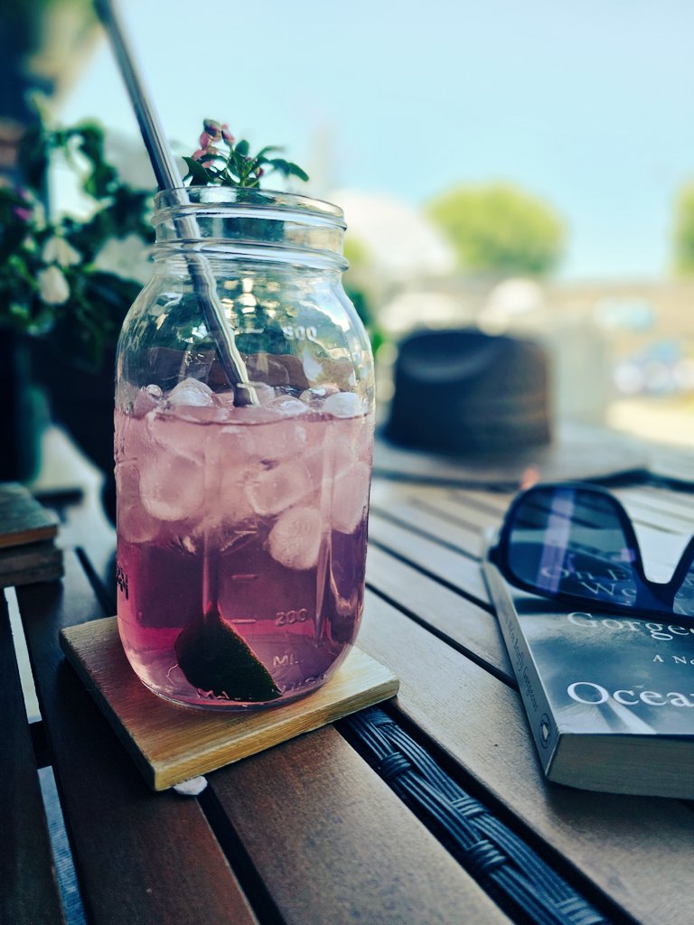Bear_BNB's tweet photo. I grew up in a small town in Oregon.  4th of July felt straight out of a movie.  Parades and neighborhood parties. Then we'd all head to the high-school for the fireworks.  It made you want to listen to county music and drink from a Mason jar. https://t.co/DXqcEzidu8