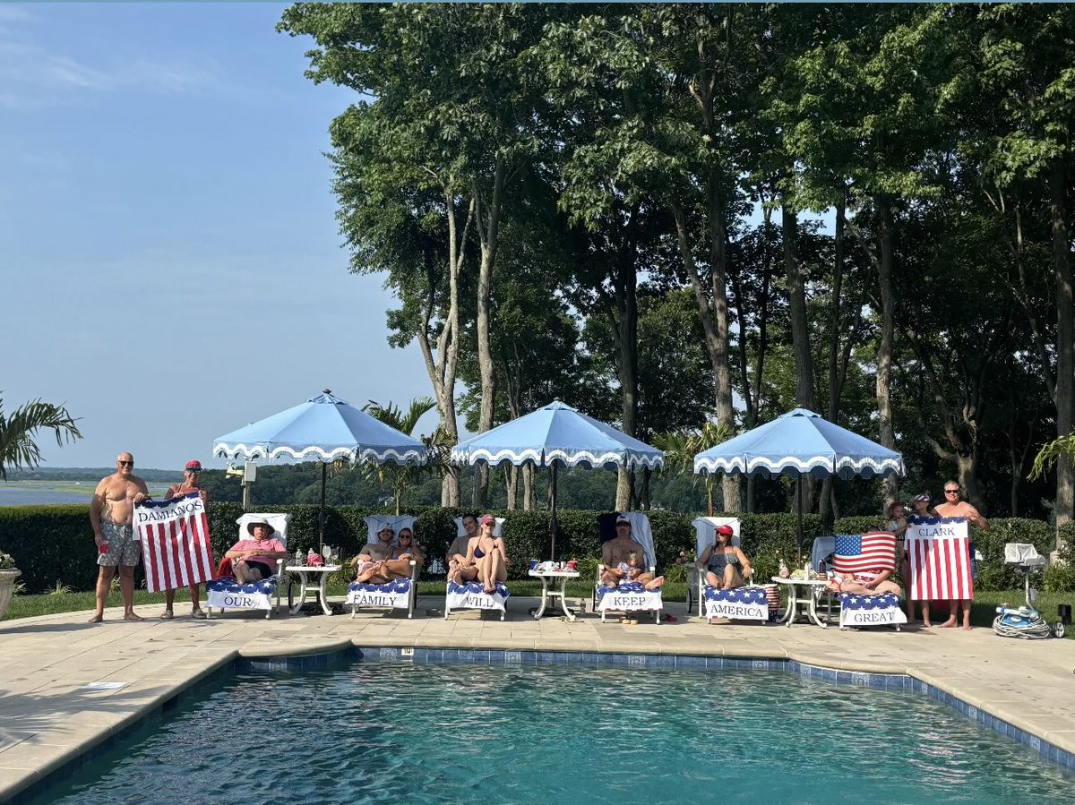 TwittyWoman's tweet photo. ⁦@realDonaldTrump⁩ ⁦@DonaldJTrumpJr⁩ ⁦@EricTrump⁩ ⁦@LaraLeaTrump⁩ ⁦@IvankaTrump⁩ 

Good vibes from Long Island 🇺🇸 https://t.co/fZ6uh6vOYV