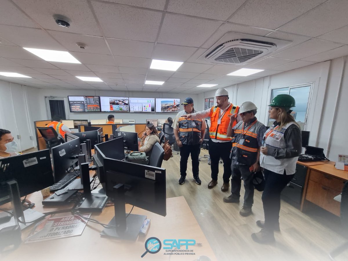 sappgobhn's tweet photo. Se continúa el recorrido con la supervisión de las grúas Súper Post Panamax que ofrecen a las embarcaciones una descarga eficiente de hasta un contenedor por minuto.
#SupervisiónSAPP #ProyectosAPP https://t.co/C0TSsvagiF