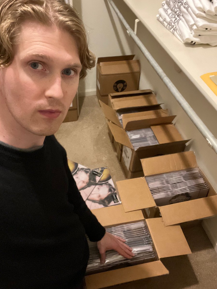 is there anything better than putting on your favorite Lp? 

store.connorleimer.com