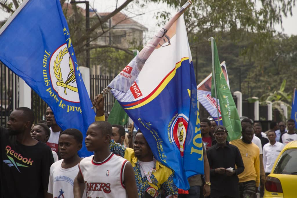 Grâce à la pression du parti Envol, parti Cher au président DS qu'aujourd'hui madame Gloria Senga est libérée.
Seule la lutte libère.
Bravo aux cadres, militants ainsi le peuple congolais pour cette victoire. Le combat continue.