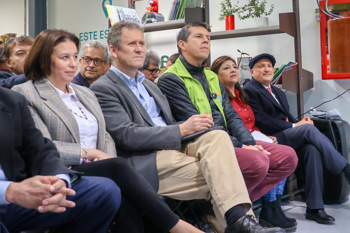 SubseBBNN's tweet image. El subsecretario de BBNN @sebas_vergara participó junto a su par de Telecomunicaciones @claudioarayasm y del hito de publicación de la Ley “Internet como Servicio Público, que consagra la conectividad digital como un derecho básico de todos. #ChileMejorConectado #ChileEsDigital