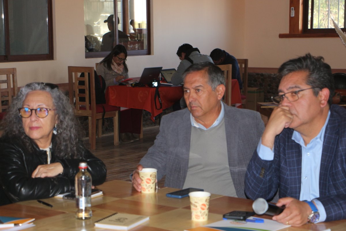 Con una exposición de dirigentes del Consejo de Pueblos Atacameños, integrado por 18 comunidades, respecto a la Estrategia Nacional del Litio, comenzó la Asamblea de la Asociación de Municipalidades del Norte de Chile. #Sanpedrodeatacama #Antofagasta #Calama #Litio #Iquique