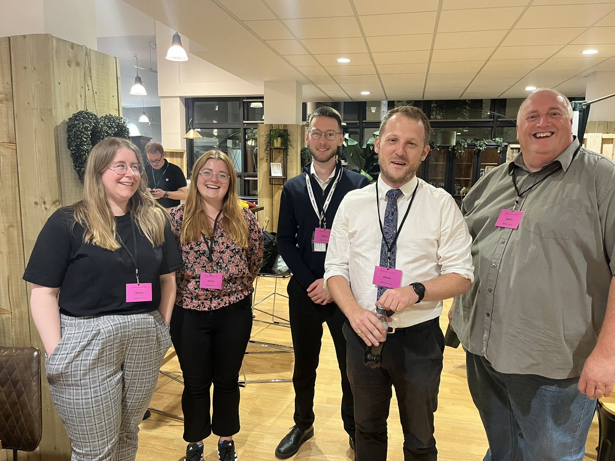benpaessler's tweet photo. And this is the team for tonight: 
Myself, 
Jordan Elkins @JelkNQ, 
Megan Stanley @meg_stanley_,
Spencer Mulholland @SpencerMulholl1,
And Sarah Dalton @sarahjanesname from the Wiltshire Gazette and Herald joins us! https://t.co/gvtYGdekhH