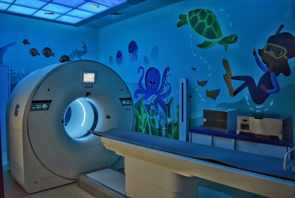 SSalud_mx's tweet photo. Hoy, el Instituto Nacional de Pediatría recibió por parte de la Fundación Gonzalo Río Arronte un nuevo equipo radiológico PET/CT, que cuenta con tecnología de punta a nivel mundial, con el objetivo de realizar mil 792 estudios anuales. https://t.co/EBOYMwEOu7